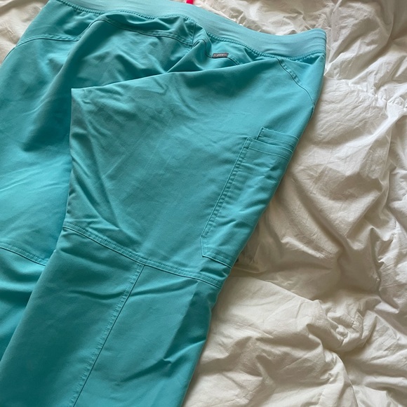 Figs XXL Livingston pants in neon blue - Picture 6 of 6